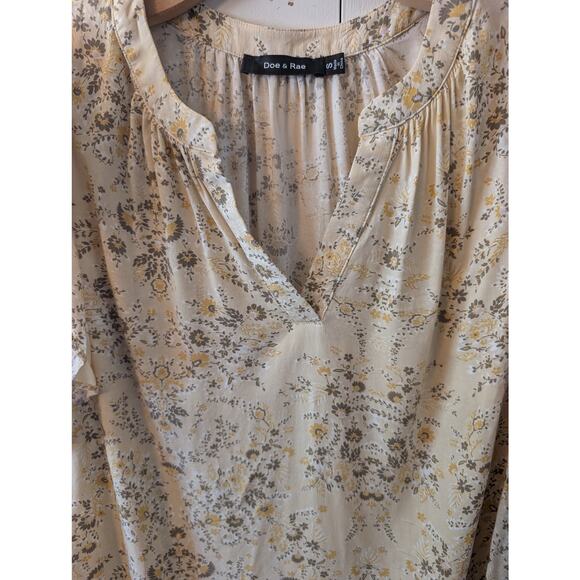 Doe & Rae Cream Floral V Neck Blouse - Picture 3 of 9